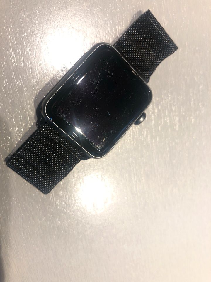 - [ ] Apple Watch Series 3 42mm Space Gray mit Edelstahlarmband in Stuttgart