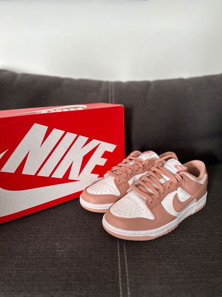 Nike dunk low Rosé in Hattingen