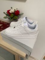 Nike Air Force 1 AF1 Neu Gr. 40 Weiß Sneaker Schuhe Top Original Hessen - Schwalbach a. Taunus Vorschau