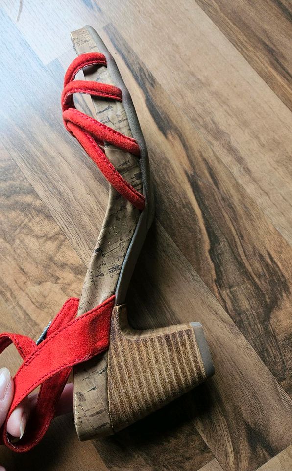 Sandale mit Absatz gr 40 neu S.Oliver rot in Hamm