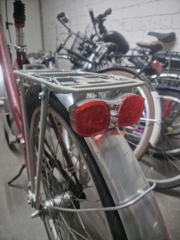 Conquest Damen Fahrrad von der Firma Falter    26 zoll rot in Duisburg
