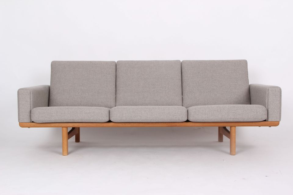 Hans J. Wegner Sofa Modell GE236, original Getama Dänemark in Berlin