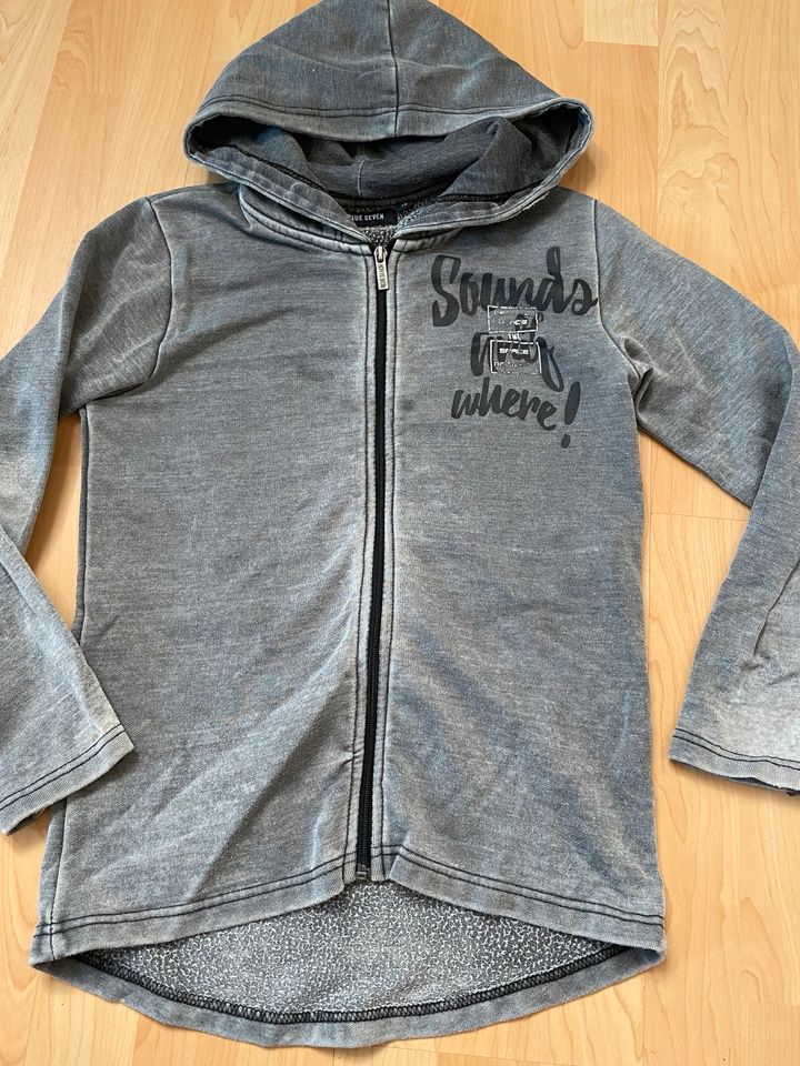 Coole Sweatshirtjacke mit Kapuze von Blue Seven Gr 140 in Magdeburg