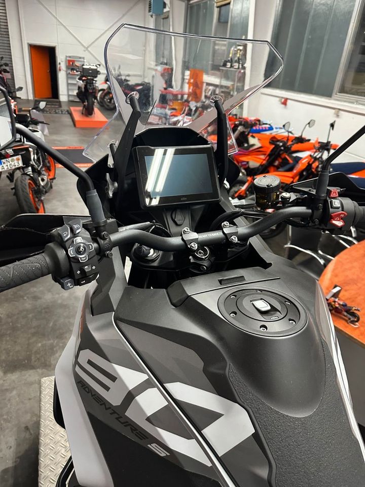 -32,3% KTM 1290 Super Adventure S 2023 Gray Vorführer in Winnenden