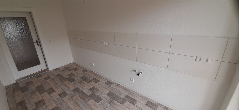 Balkon u. Badewanne! Schöne, renovierte 2-Raum-Wohnung in zentraler Lage in Wilkau-Haßlau