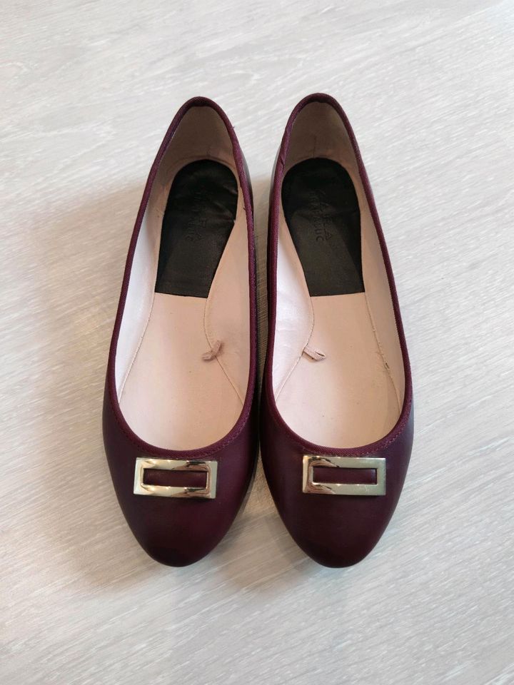 ZARA Ballerinas, weinrot, goldene Details, Gr. 39 in Aidlingen