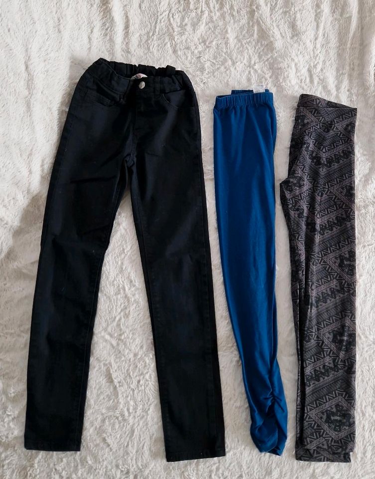 H&M Leggings Jeans Paket Gr 134 Mädchen in Titisee-Neustadt