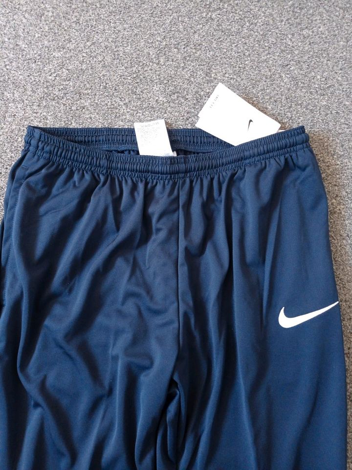 Herren Nike Sporthose Training Hose Gr. M Neu in Herten