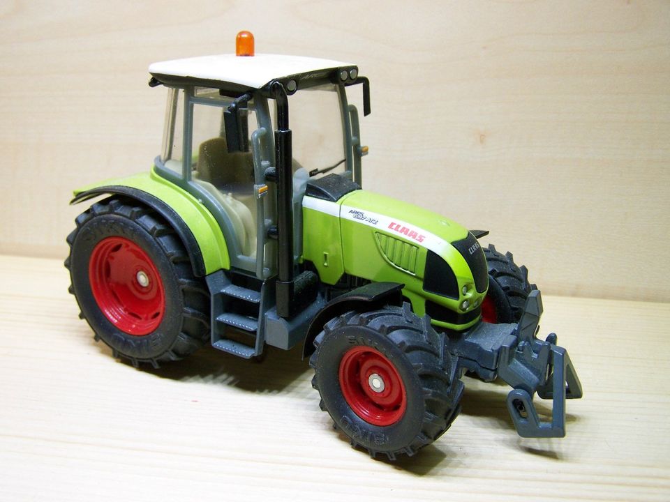 Siku 3256 Claas Ares 697 ATZ Trecker 1/32 neu 2 St. vorh. je 24,- in Steinhöfel