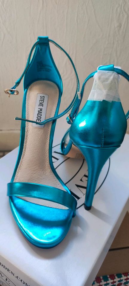 Stiletto's Blau Metallic in Weinheim