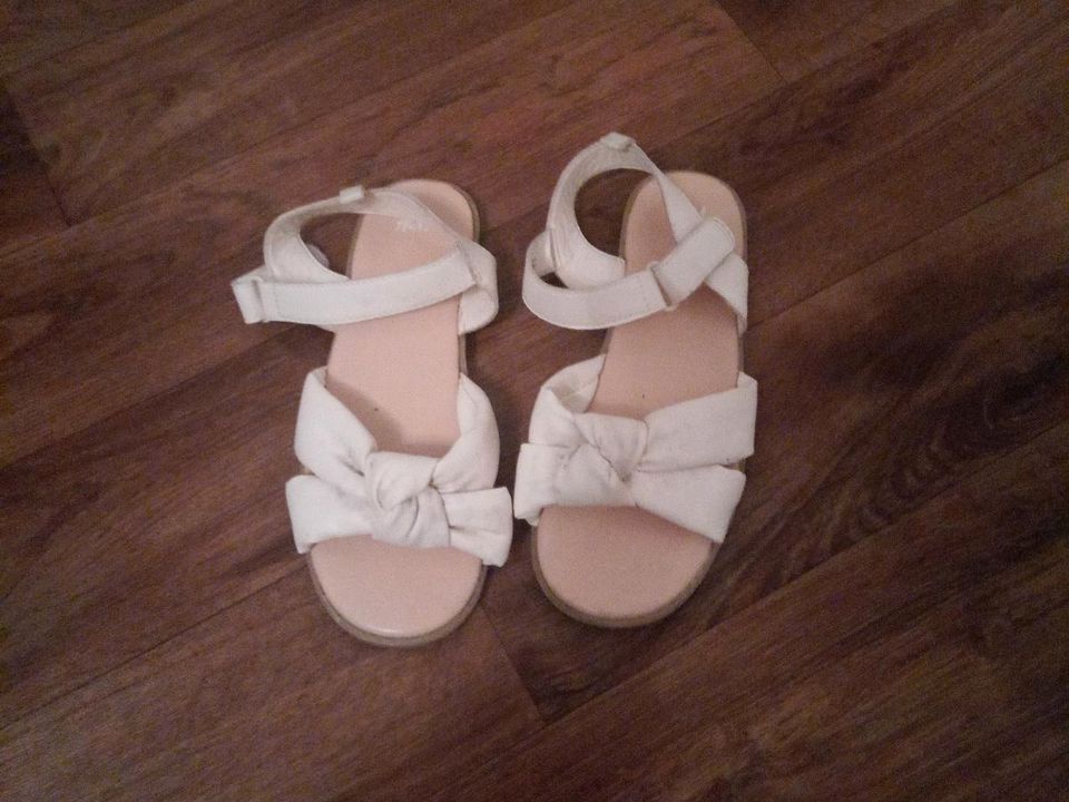 Mädchen H&M Sandalen Gr. 32 in Bielefeld