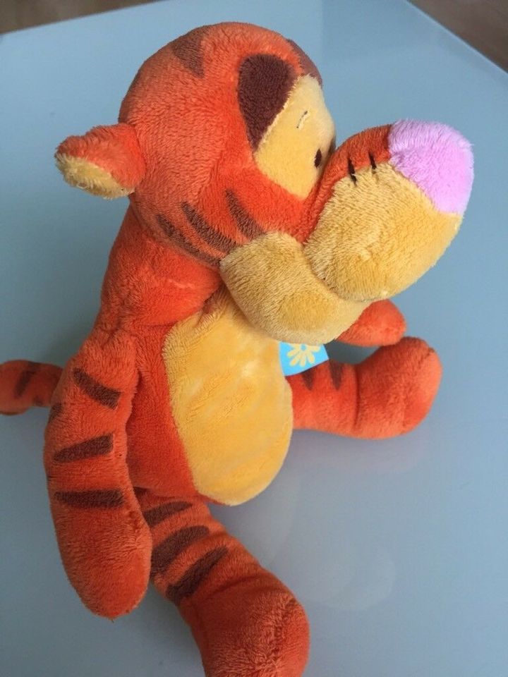 Süßer Tigger Tiger o. Ferkel von Disney Baby Nicotoy Winnie Pooh in Wiesbaden