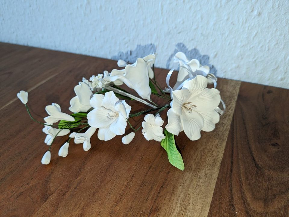 Tortenschmuck, Hochzeit, Blumen weiss, Zuckerblume Lilie in Bergkamen