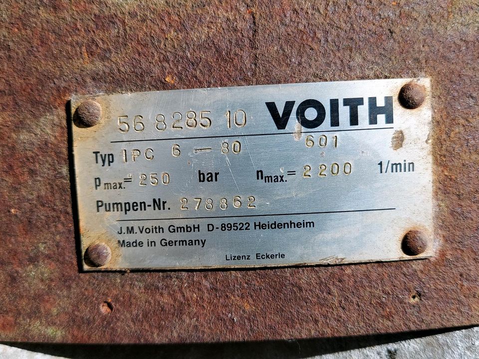 Holzspalter 2 Zylinder Deutz Motor Voith auf Anhänger in Löhne