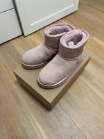 Neue Rosa UGGs in 37 Baden-Württemberg - Schorndorf Vorschau