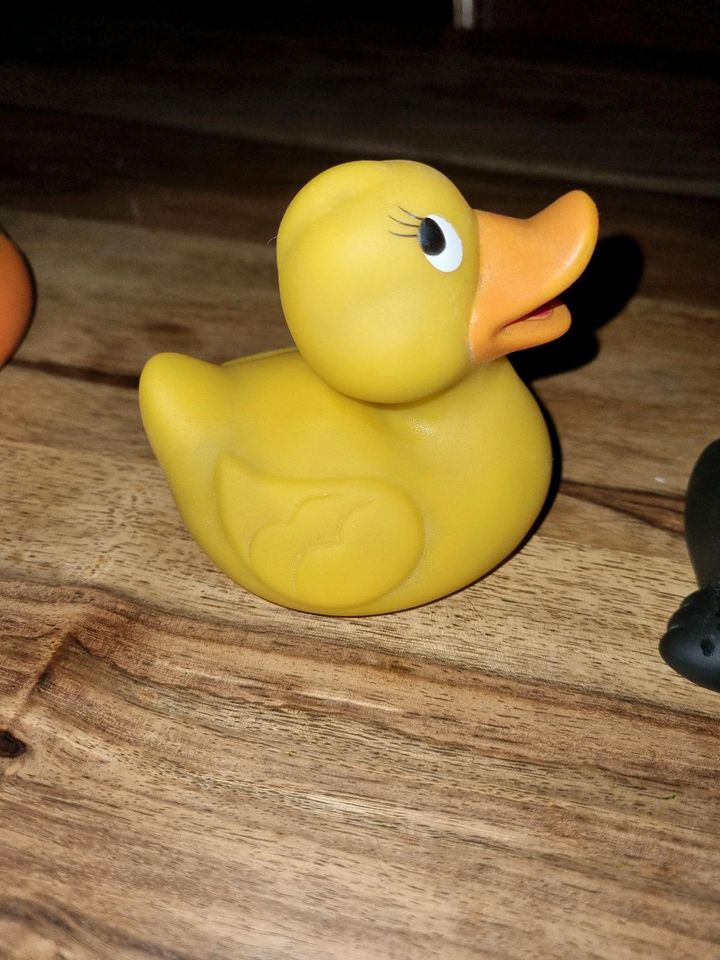 Badeenten 3 Stück space duck Ente Robbe schwarz in Gersthofen