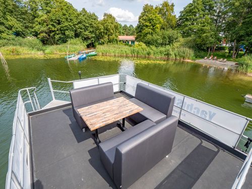 Bootsurlaub im Frühling mit Freunden auf der Müritz oder Ostsee in Dörfles-Esbach