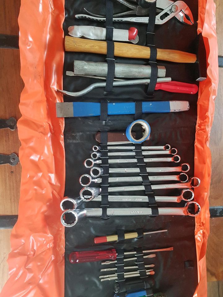 Werkzeug Tasche mit viel praktischen  Inhalt in Tettnang