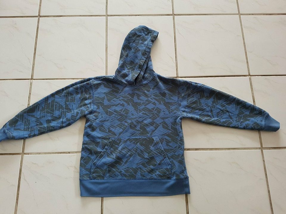 Kapuzenshirt Hoodie Größe 152 steht drin, fällt aber kleiner aus in Ebstorf