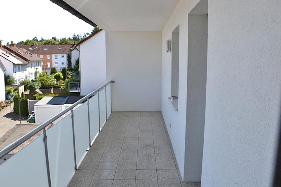 Modernisierte 3,5 Zimmer-Whg mit Balkon und EBK in Walzbachtal in Walzbachtal