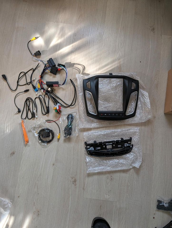 Ford Focus mk3 Radio Blende inkl Kabel & Canbus in Bottrop