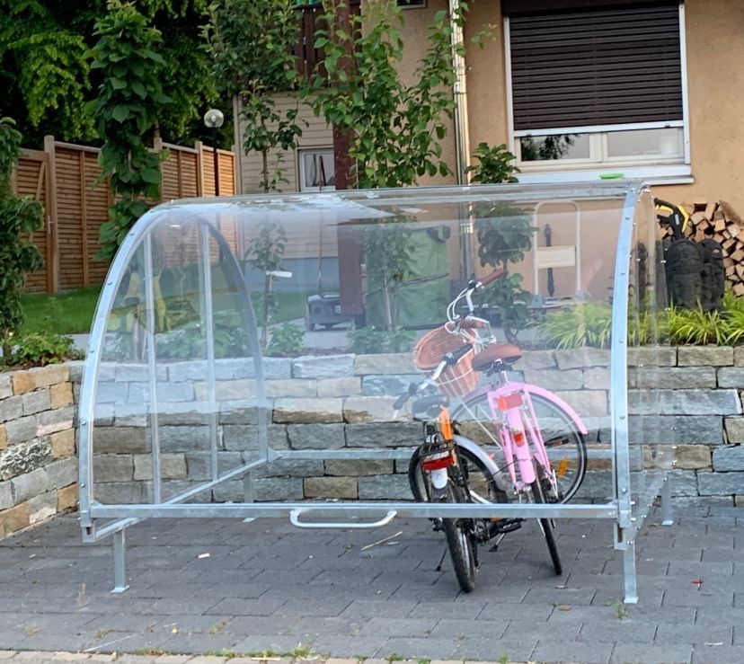 Fahrrad-Unterstand. Und Fahrrad box in Hilzingen