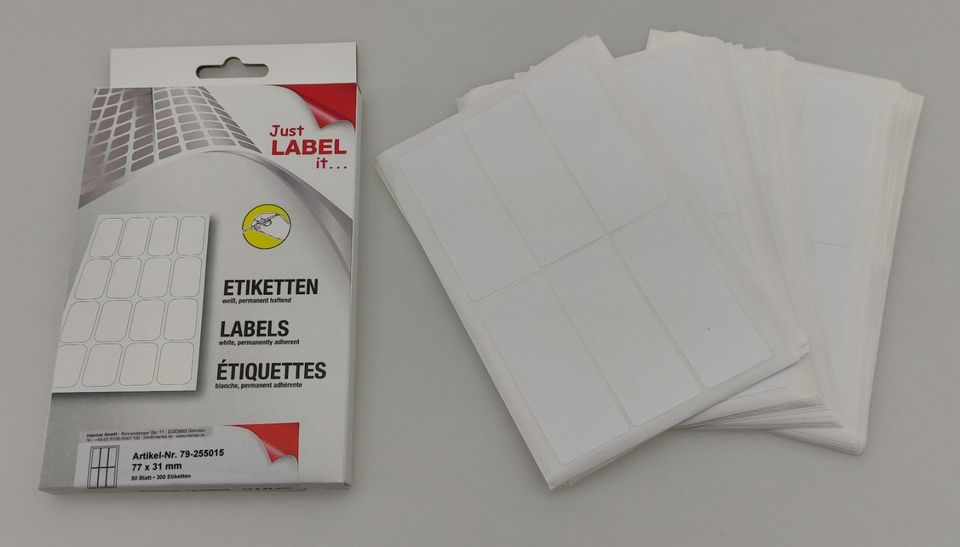 300 Packungen Haftetiketten 77x31mm, Restposten Paletten Großhandelwaren kaufen in Tanna