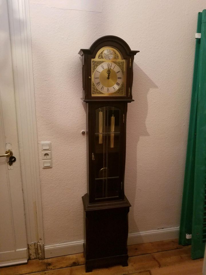 Standuhr tempus fugit in Remscheid