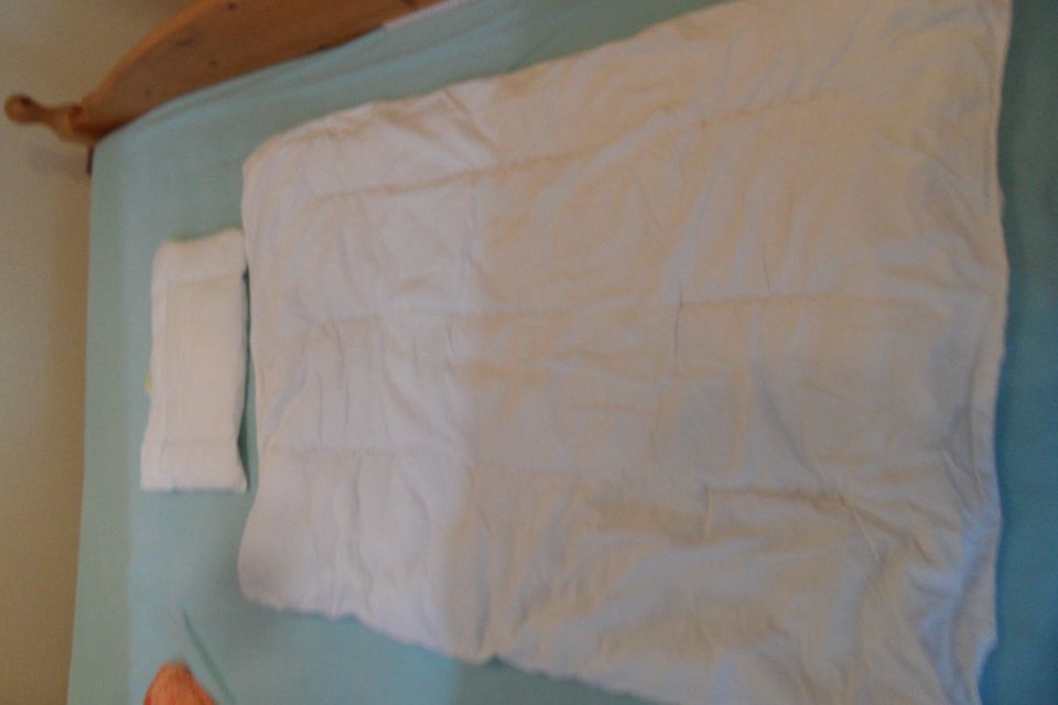 Bettdecke mit Kissen Kindergröße (Kinderbett) in Stuhr