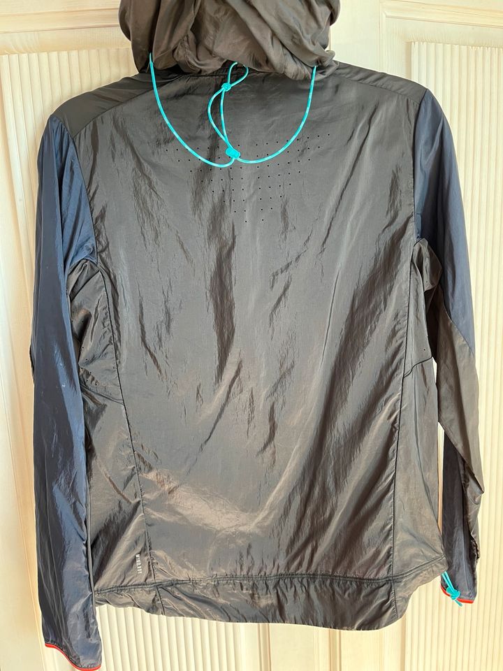 Adidas adizero Lightweight Laufjacke schwarz blau in Berlin