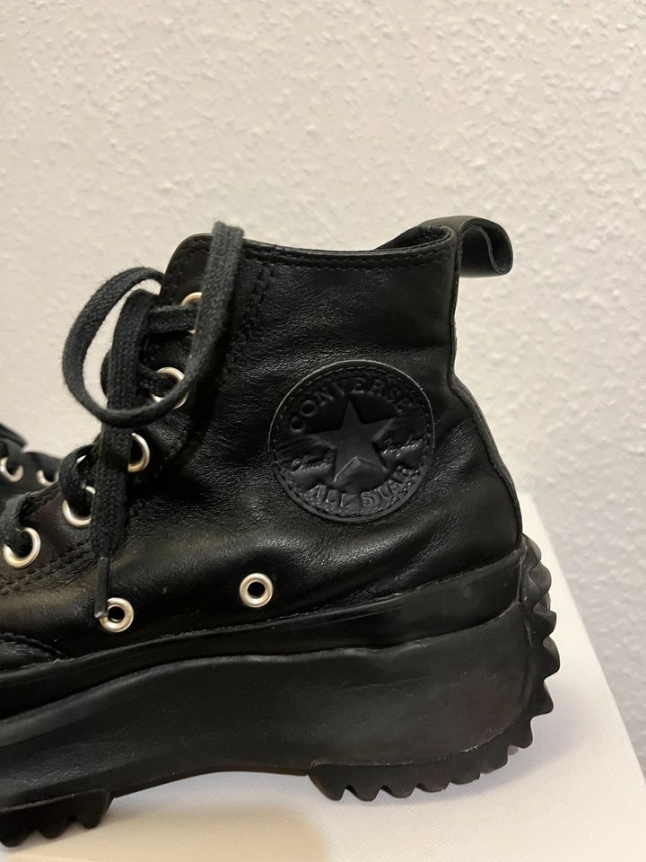 Chucks Leder Optik Schwarz in Hamburg