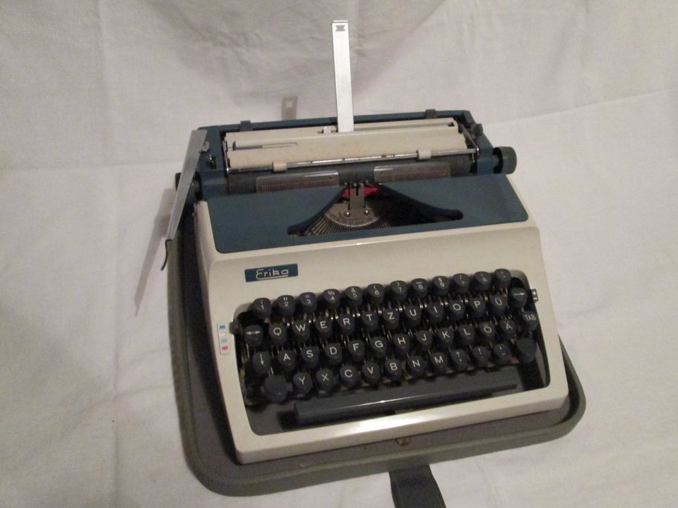 DDR Reiseschreibmaschine Schreibmaschine Erika Modell 42 in Sachsen-Anhalt  - Naumburg (Saale) | Kunst und Antiquitäten gebraucht kaufen | eBay  Kleinanzeigen ist jetzt Kleinanzeigen