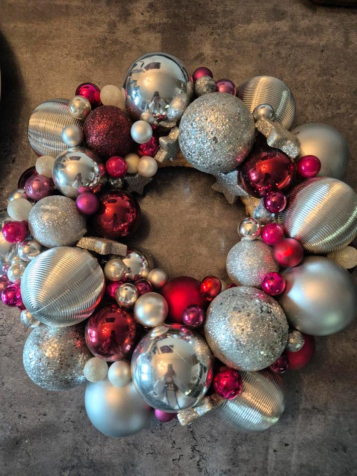 Türkranz Adventskranz Weihnachtskranz Kugelkranz pink silber in Telgte
