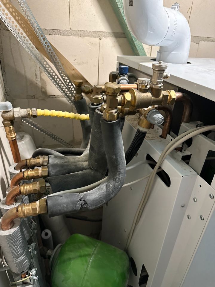 Vaillant Heizung VSC 196/2 - C 150 inkl. ColorMatic Abgassystem in Essen