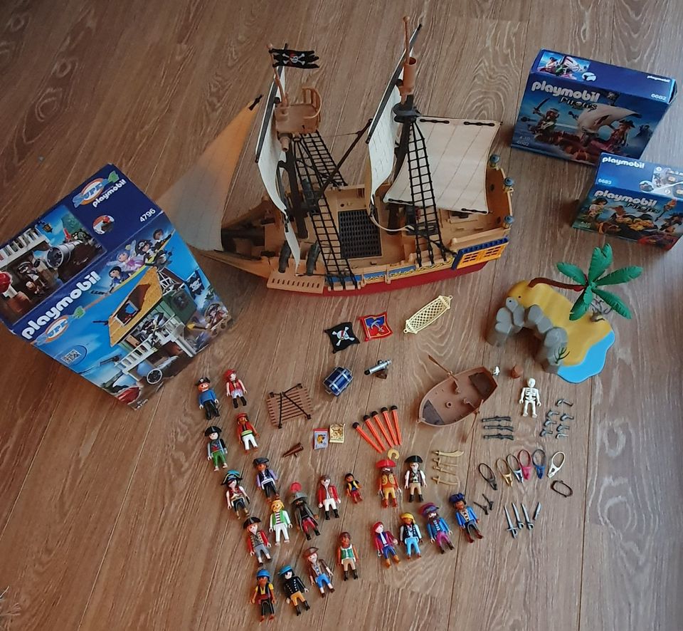 Großes Playmobil Set Piratenschiff, 4796 Piratenfestung Super 4 in Lage