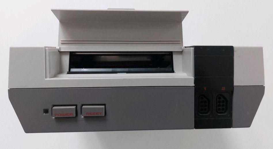 NES Konsole - 2 neue orig.Controller + orig. AV + orig. Netzteil in Kelsterbach