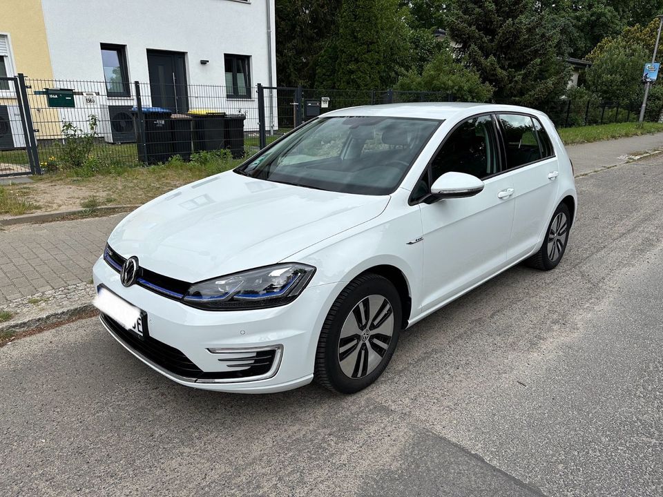Volkswagen e-Golf Navi CCS Allwetterreifen top Zustand in Berlin