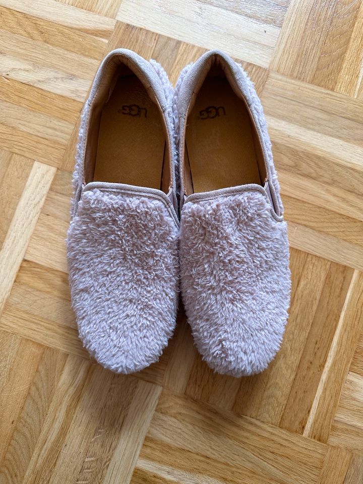 UGG Halbschuhe NEU in Oberhausen