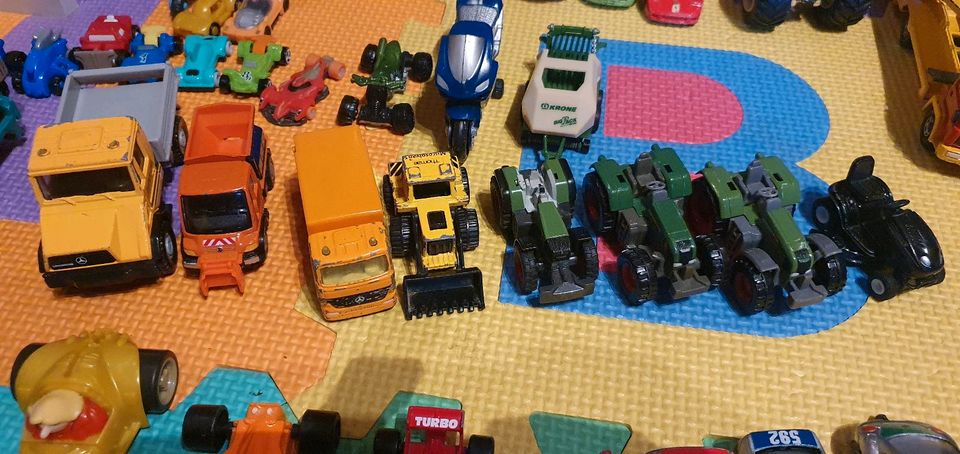 Hotwheel, Siku &Co. Matchboxgröße Traktor Rennwagen OSTERN in Rostock