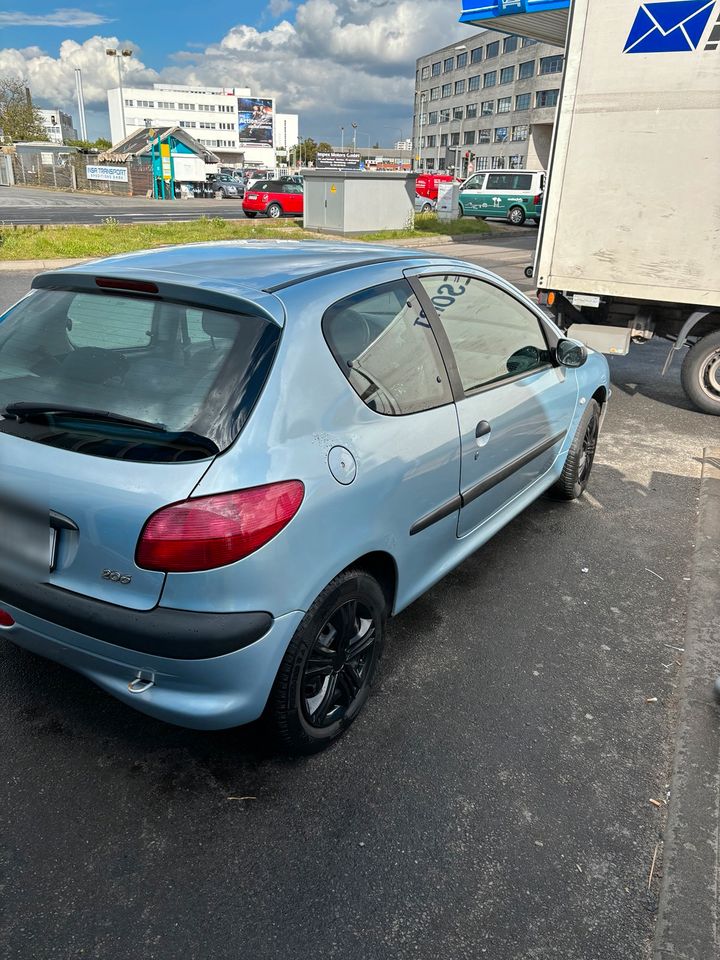 Peugeot 206 Baujahr: 2001 Kilometerstand: 154651 in Offenbach