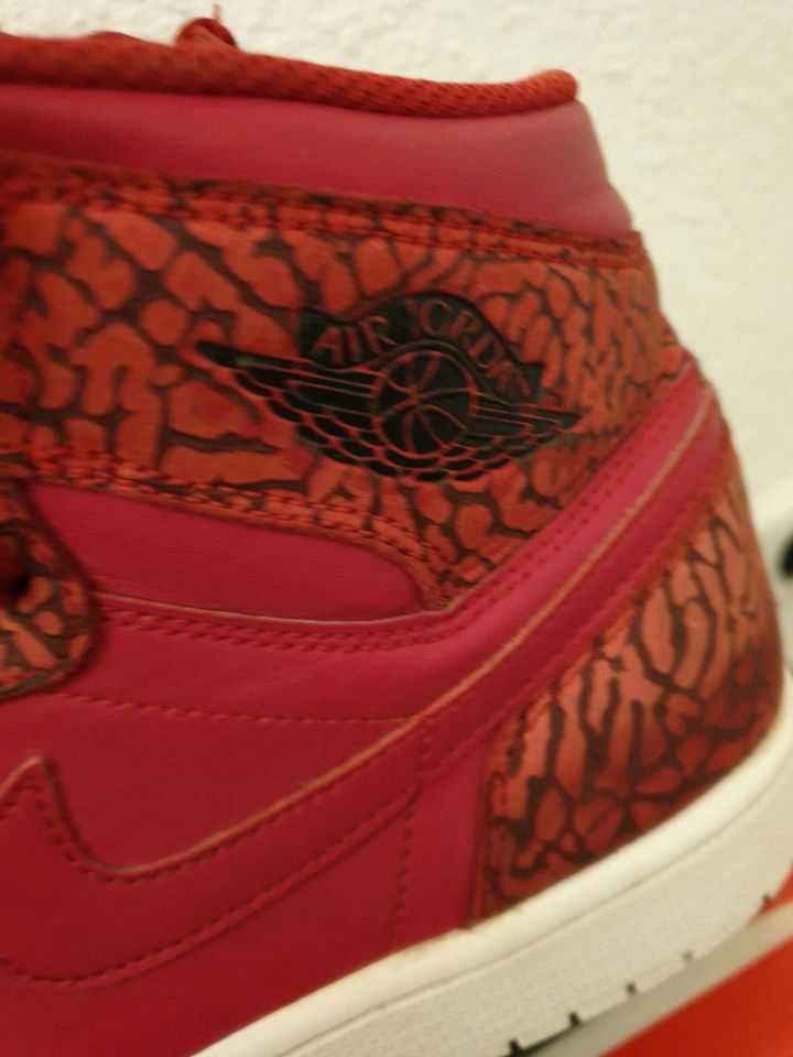 Nike Air Jordan 1 Red Elephant Grösse 42 Top in Berlin