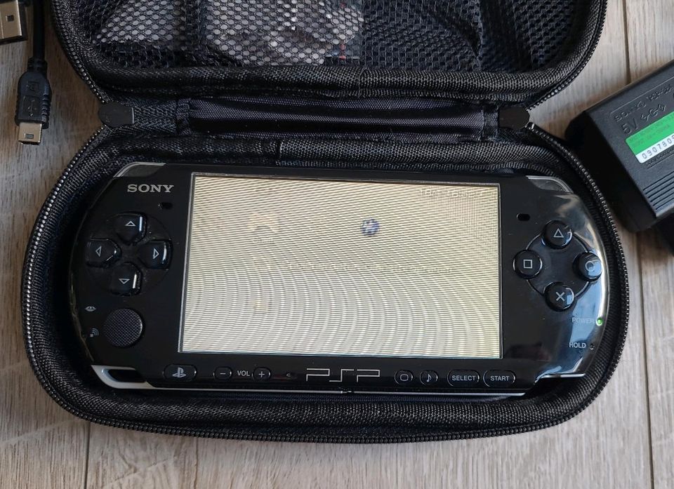 Playstation Portable (PSP) 8GB inkl. 8 Spiele in Beilstein