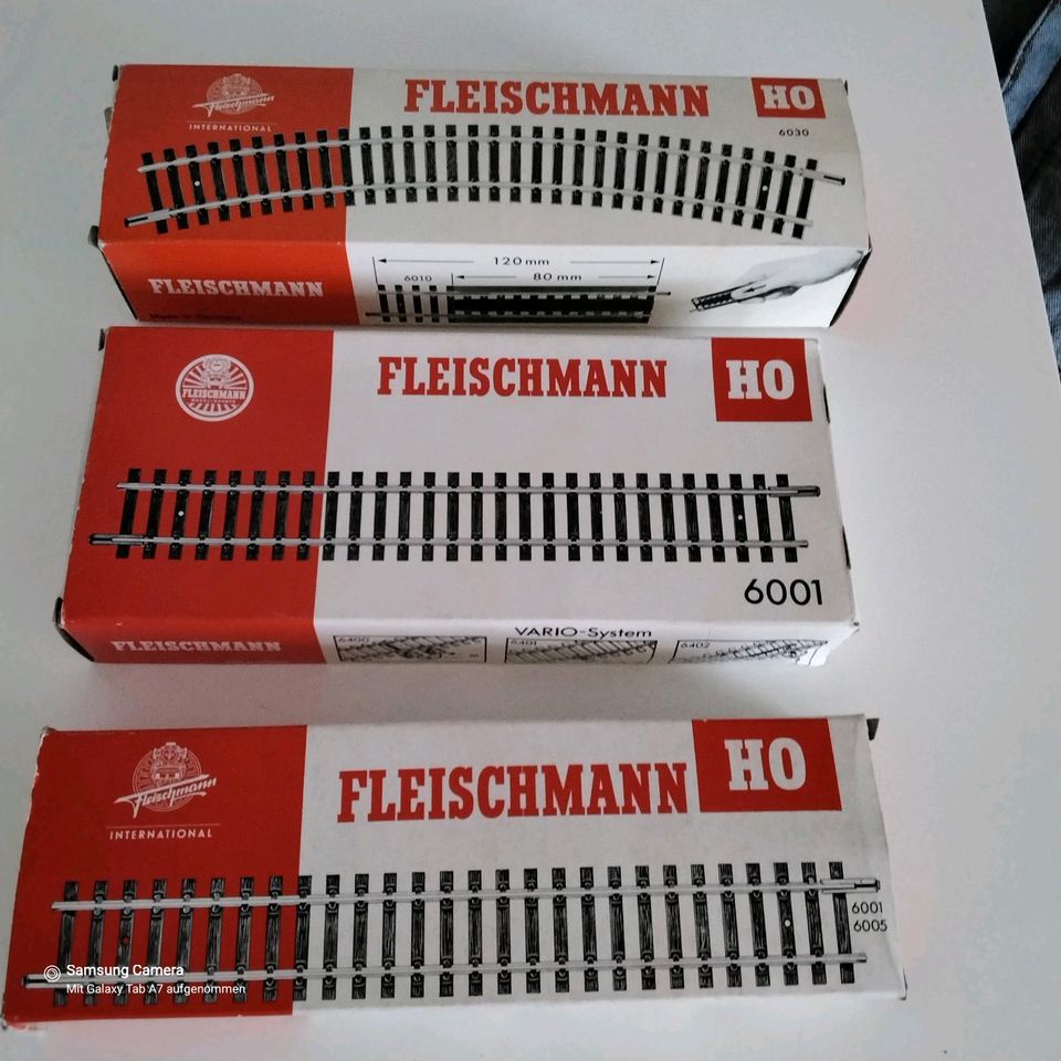 Fleischmann Neuwertige 60× Profi Gleis HO 2×6001 u.1×6030. in Castrop-Rauxel
