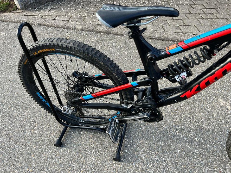 Kona Stinky 26" Downhillbike schwarz, rot, blau in Haiterbach