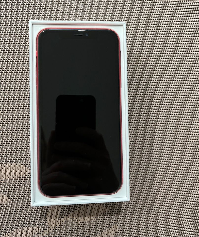 iPhone 11 128GB Red Top Zustand in Altenkunstadt