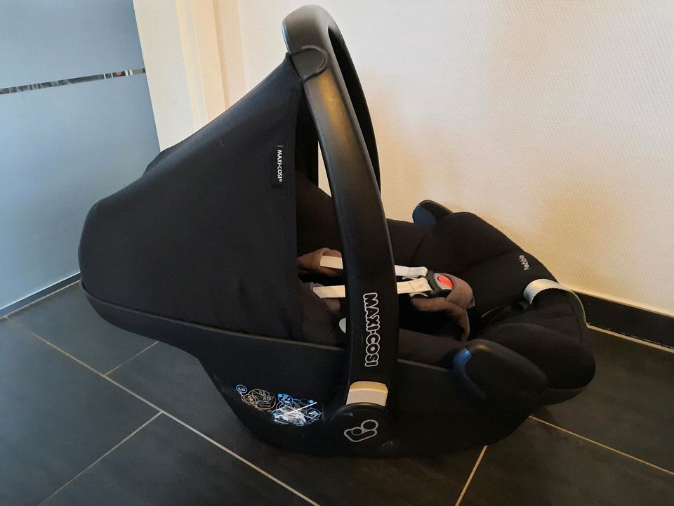 MaxiCosi Pebble mit Isofix-Family-Station in Berge