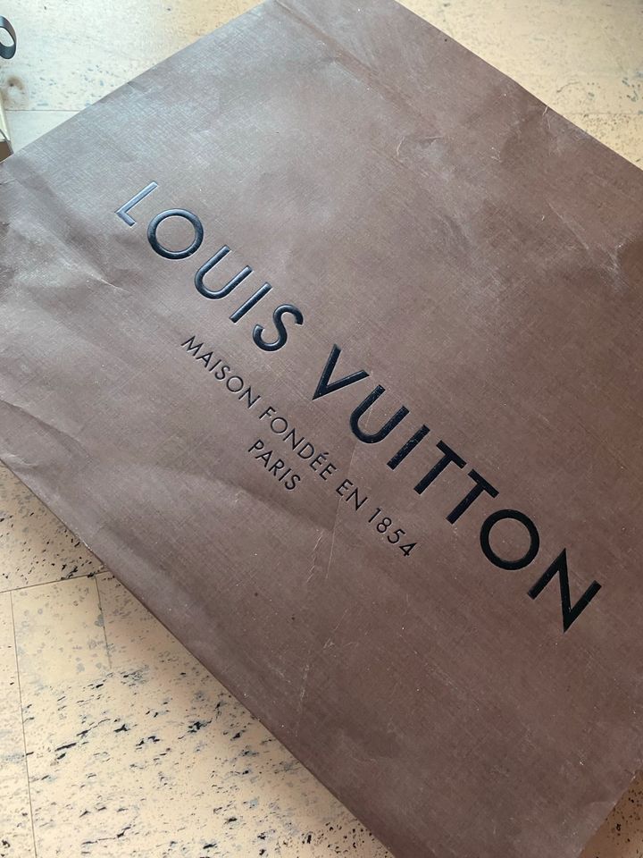 Louis Vuitton Karton in Lahr (Schwarzwald)