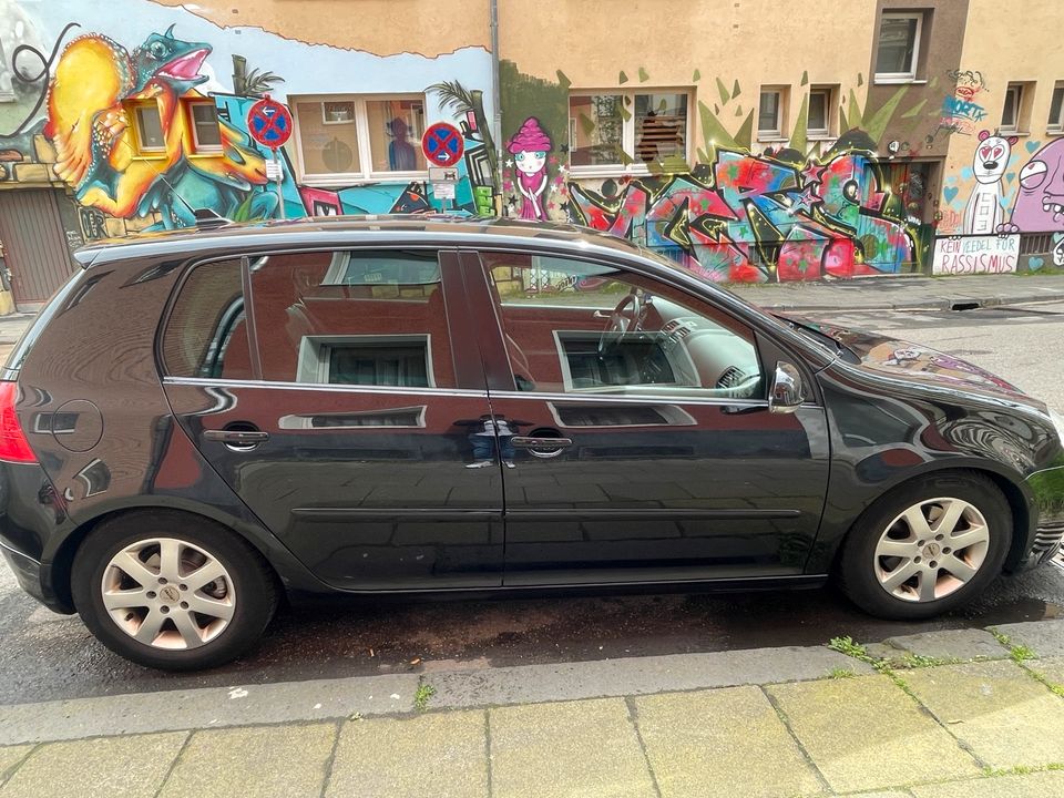 Volkswagen Golf 5 (2.0 FSI Golf GT im Sport Paket) in Köln