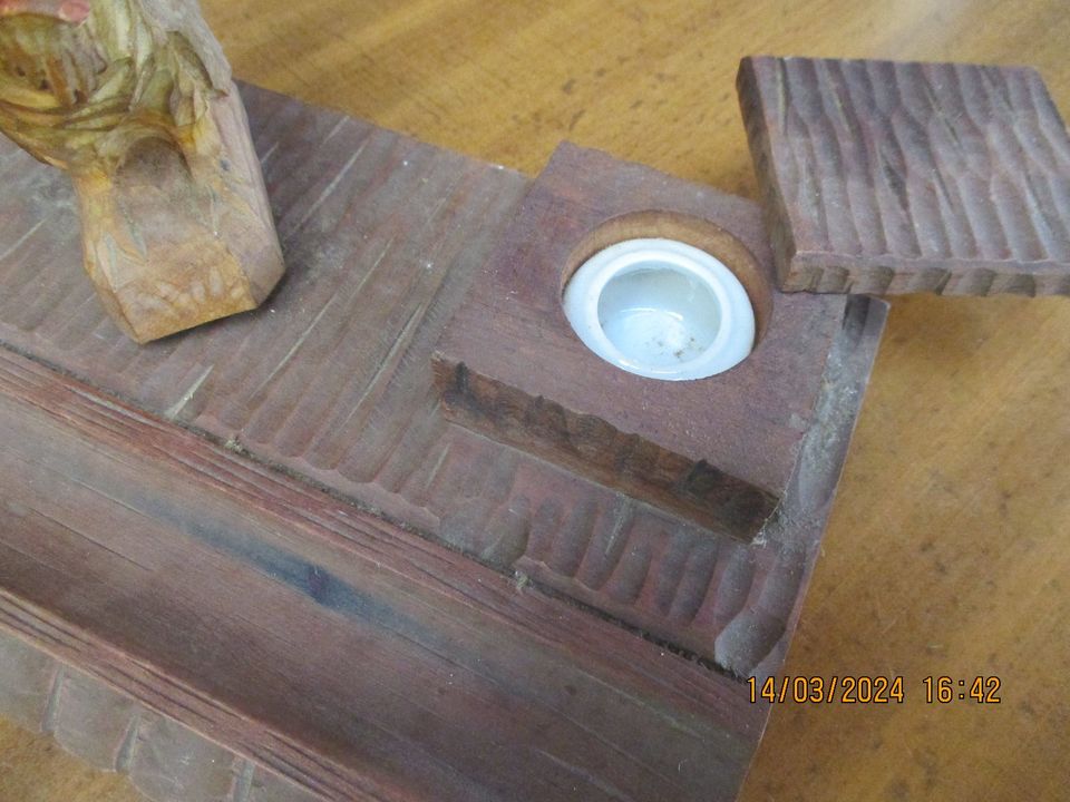 Alte Schreibtischgarnitur mit Adler in Holz geschnitzt + Fäßchen in Rabenau