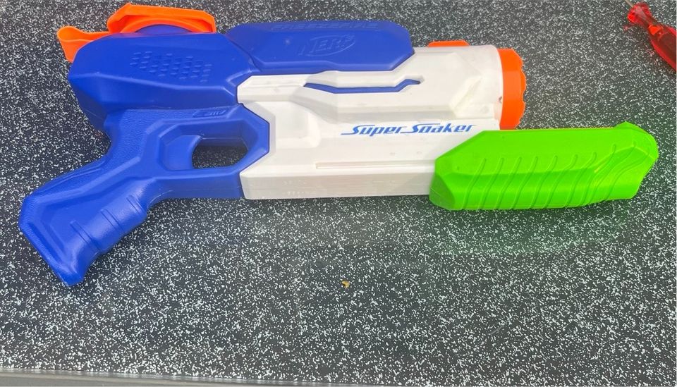 Nerf Wasserpistole super Soaker in Alpen